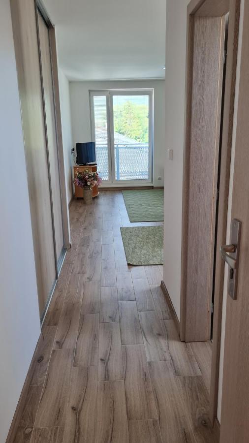 Kajula Lejlighed Bešeňová Eksteriør billede