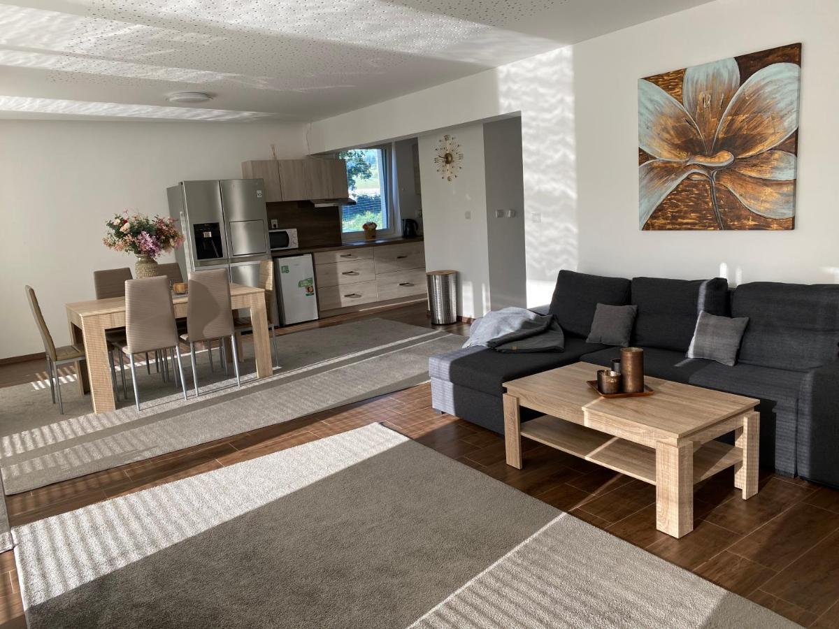 Kajula Lejlighed Bešeňová Eksteriør billede